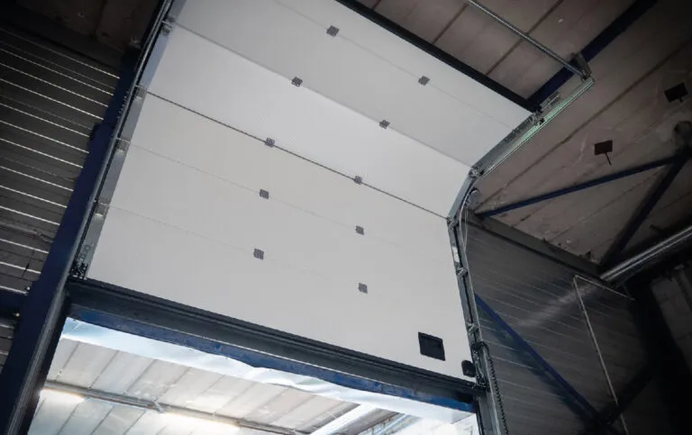 Solutions sur-mesure fermetures industrielles Solutions sur-mesure en fermetures industrielles proposées par SGC Fermetures