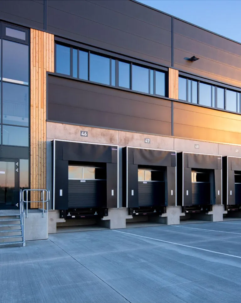 Niveleur télescopique – SGC Fermetures Niveleur de quai télescopique pour sites logistiques