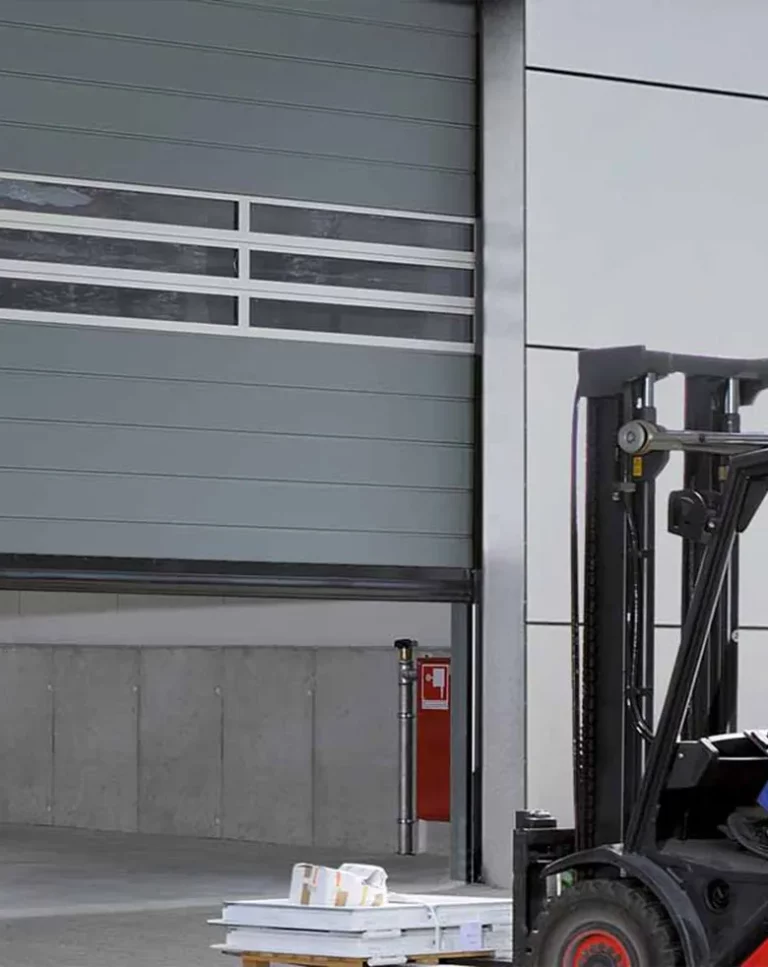Porte sectionnelle rapide Hörmann – SGC Fermetures Porte sectionnelle rapide Hörmann pour sites industriels