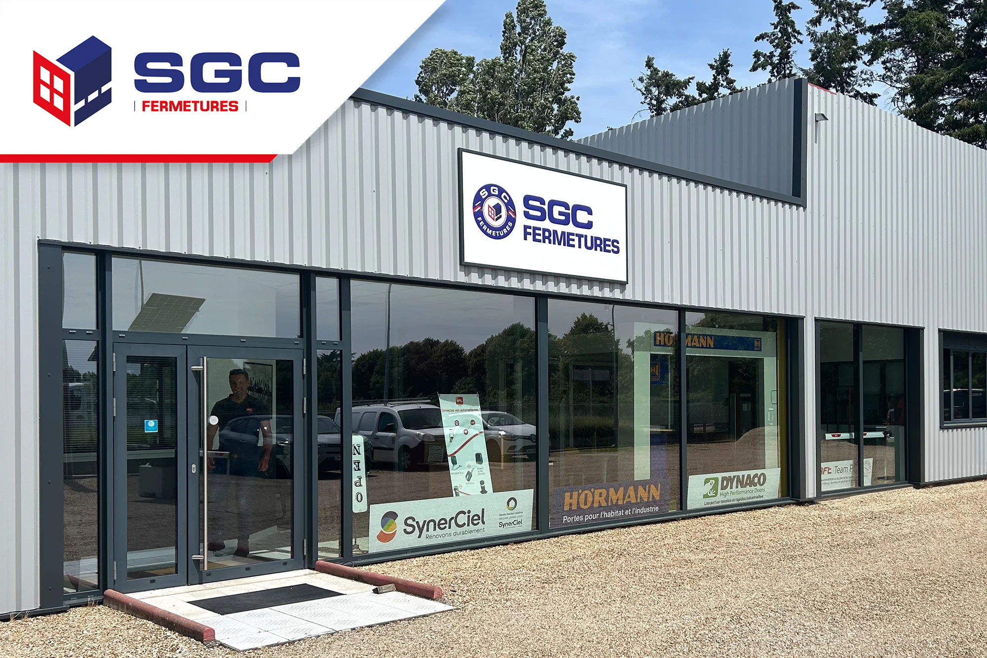 Canicule : SGC Fermetures protège ses collaborateurs Technicien SGC Fermetures intervenant sur un chantier pendant un épisode de canicule avec des mesures de prévention adaptées.